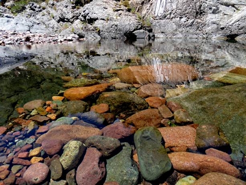 glasklare Wassergumpen