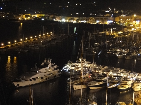 Calvi by Night,  auch bei Nacht imposant