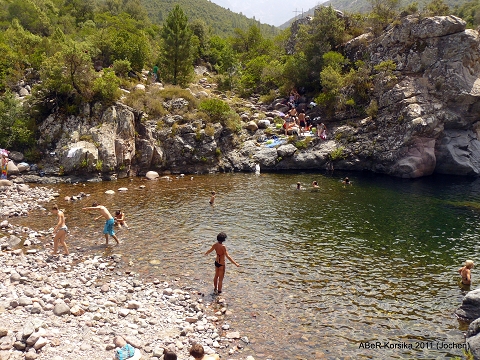 Kühle Erfrischung nach einstündiger Wanderung im Fango-Becken