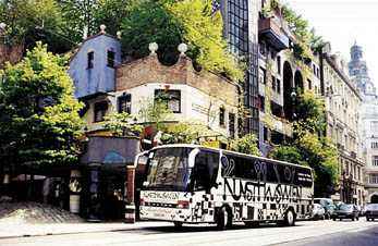 ... und vor dem Hundertwasserhaus in Wien